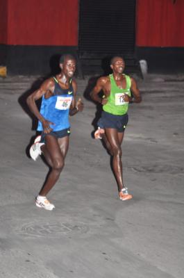 Correr un maratón: una lucha interna por cruzar la meta